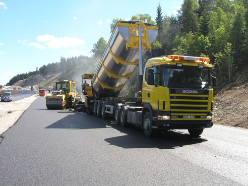 Bild 11:3 Bakåttömmande semi-trailer med rundbottnat flak