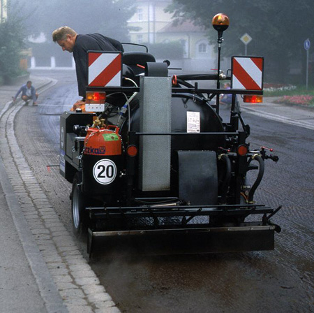 Bild 12:3 Pågående klistringsarbete