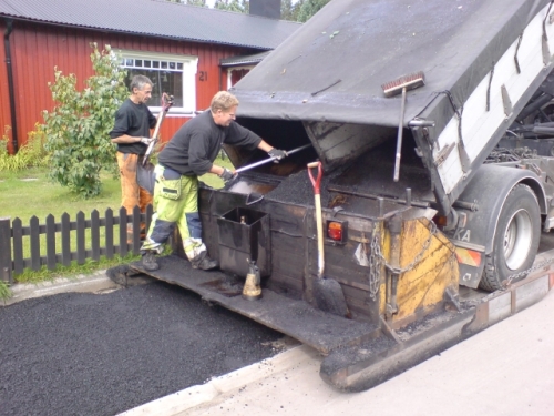 Bild 12:36 b Asfaltläggning med sloda
