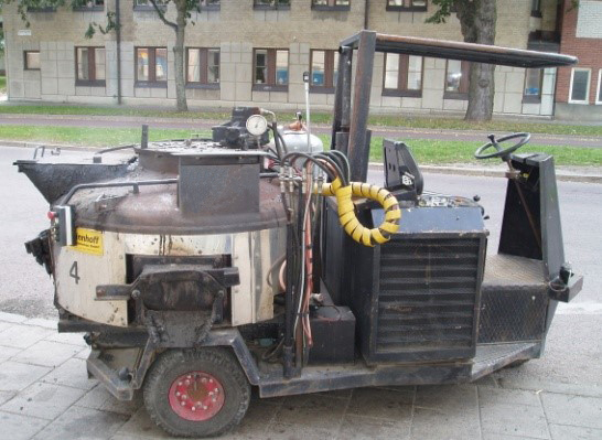 Liten hjulburen transport- och uppvärmningsgryta. (Dumper)